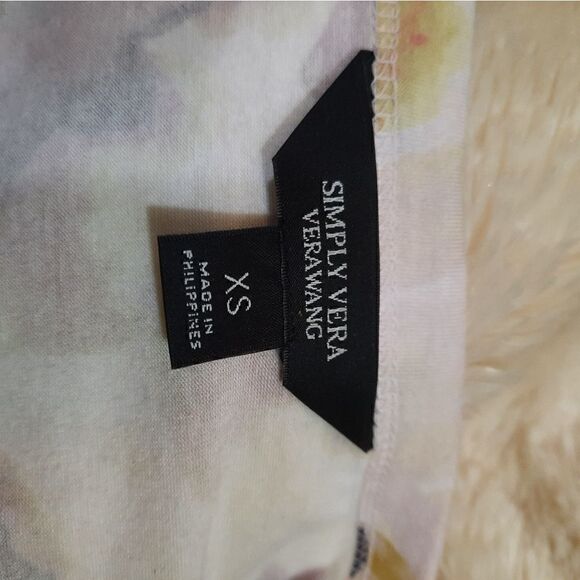 2/$20 SIMPLY VERA WANG Top - Picture 6 of 9